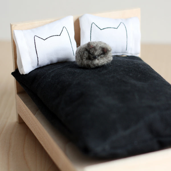 Miniature Dollhouse Cat Bed Pillows Cat Toys Xenotees