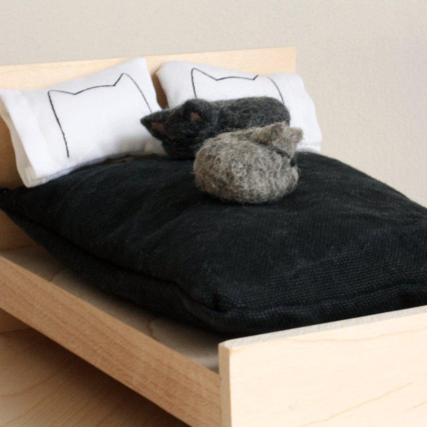 Miniature Dollhouse Cat Bed Pillows Cat Toys Xenotees